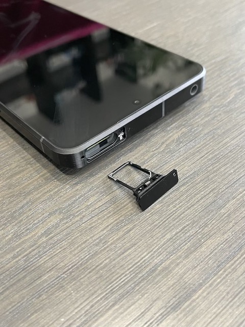 AQUOS R7のマイクロSDカードスロット