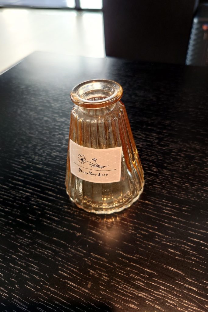 エクスペリア5 4で撮影したコップ