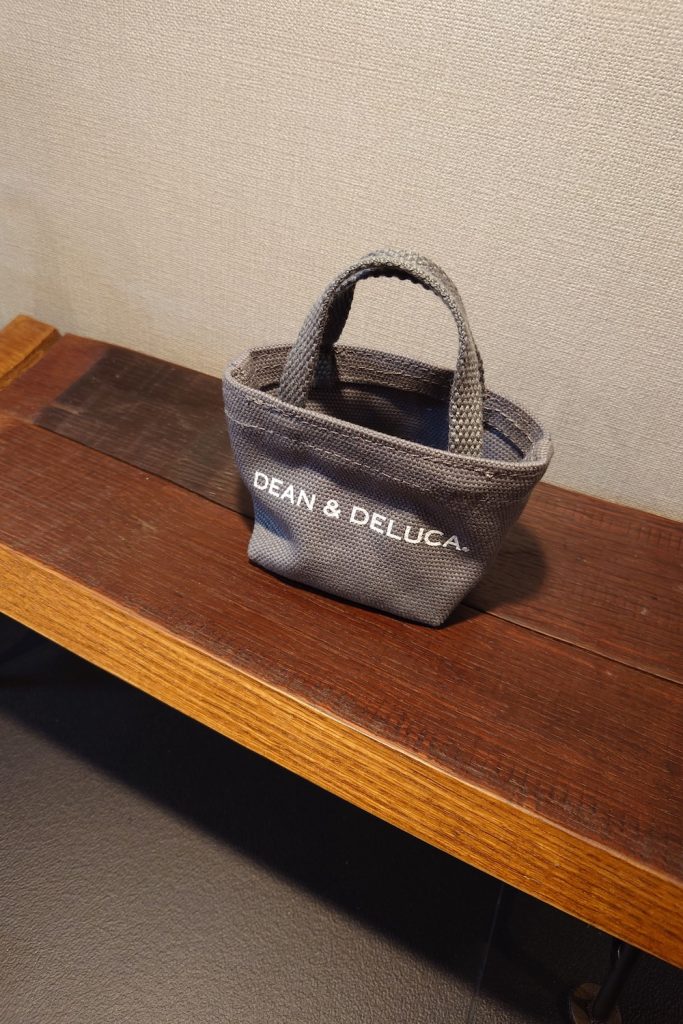 エクスペリア5 4で撮影したカバン