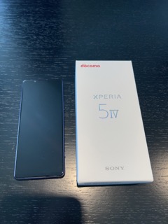 Xperia５Ⅳの外観正面と箱
