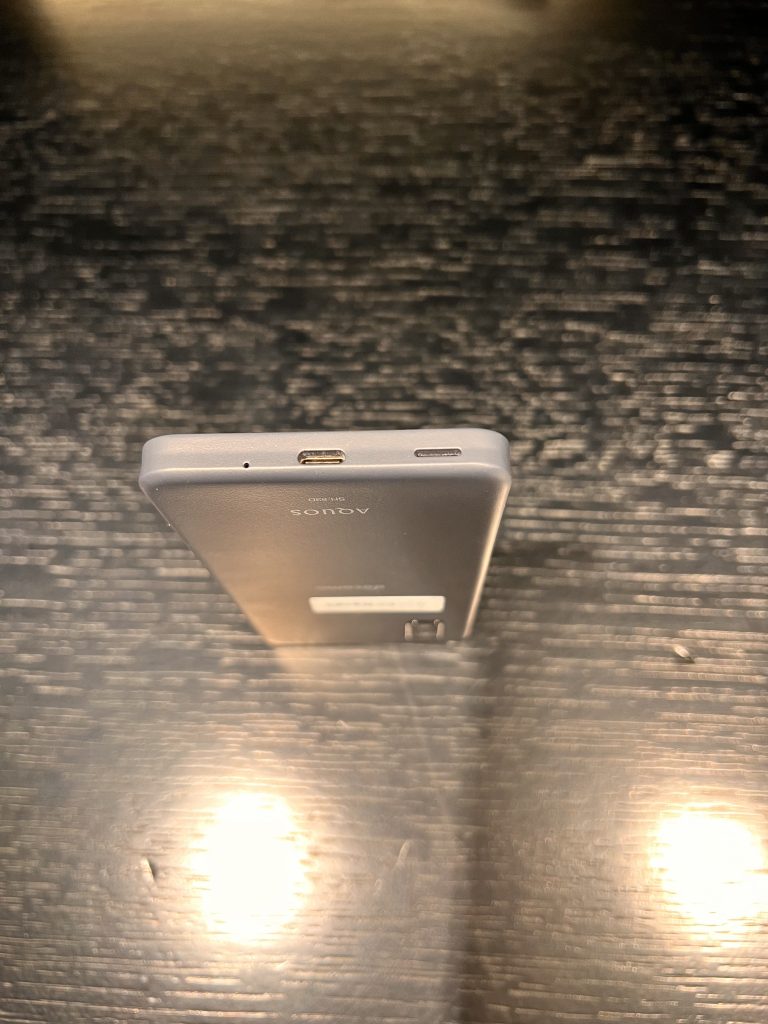 AQUOS wish3　本体下部