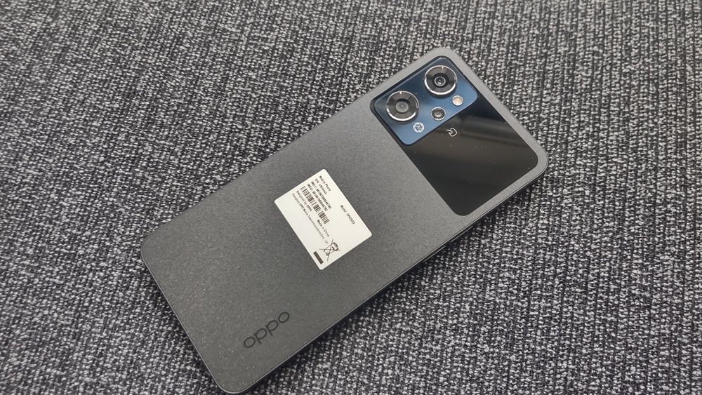 OPPO Reno9 A 背面