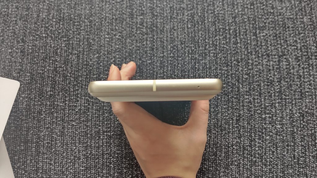 Google Pixel 7の上面