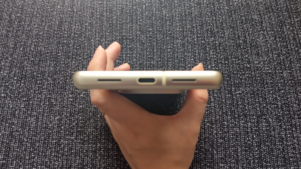 Google Pixel 7の底面
