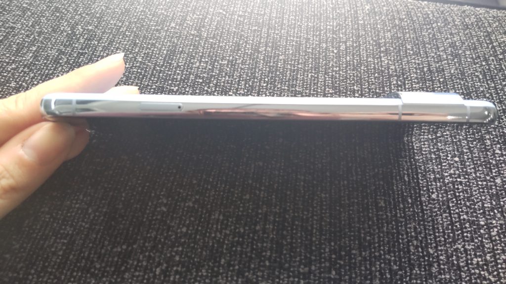 Google Pixel 8 Proの側面