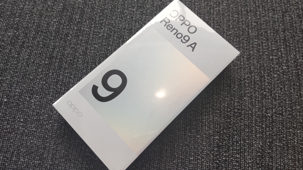 OPPO Reno9 A パッケージ