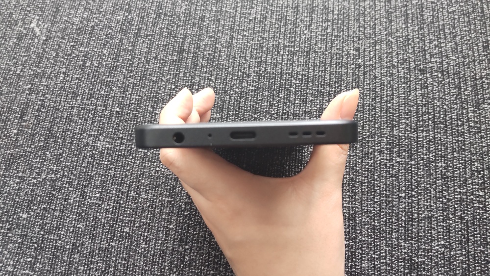 OPPO Reno9 A 下側面