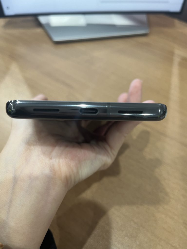 Google Pixel 7 Proの底面