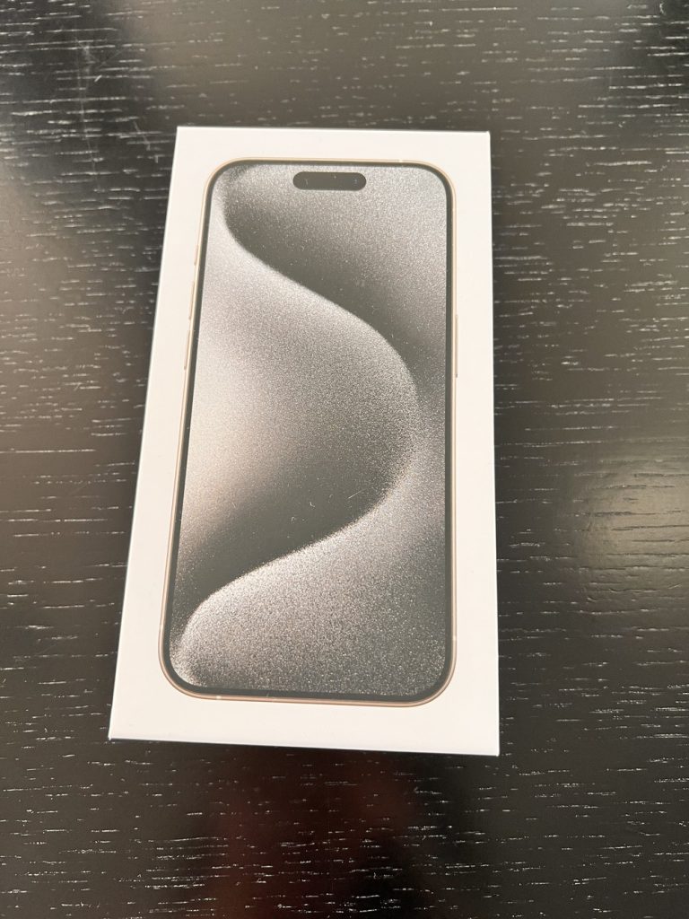 iPhone 15 Pro 箱
